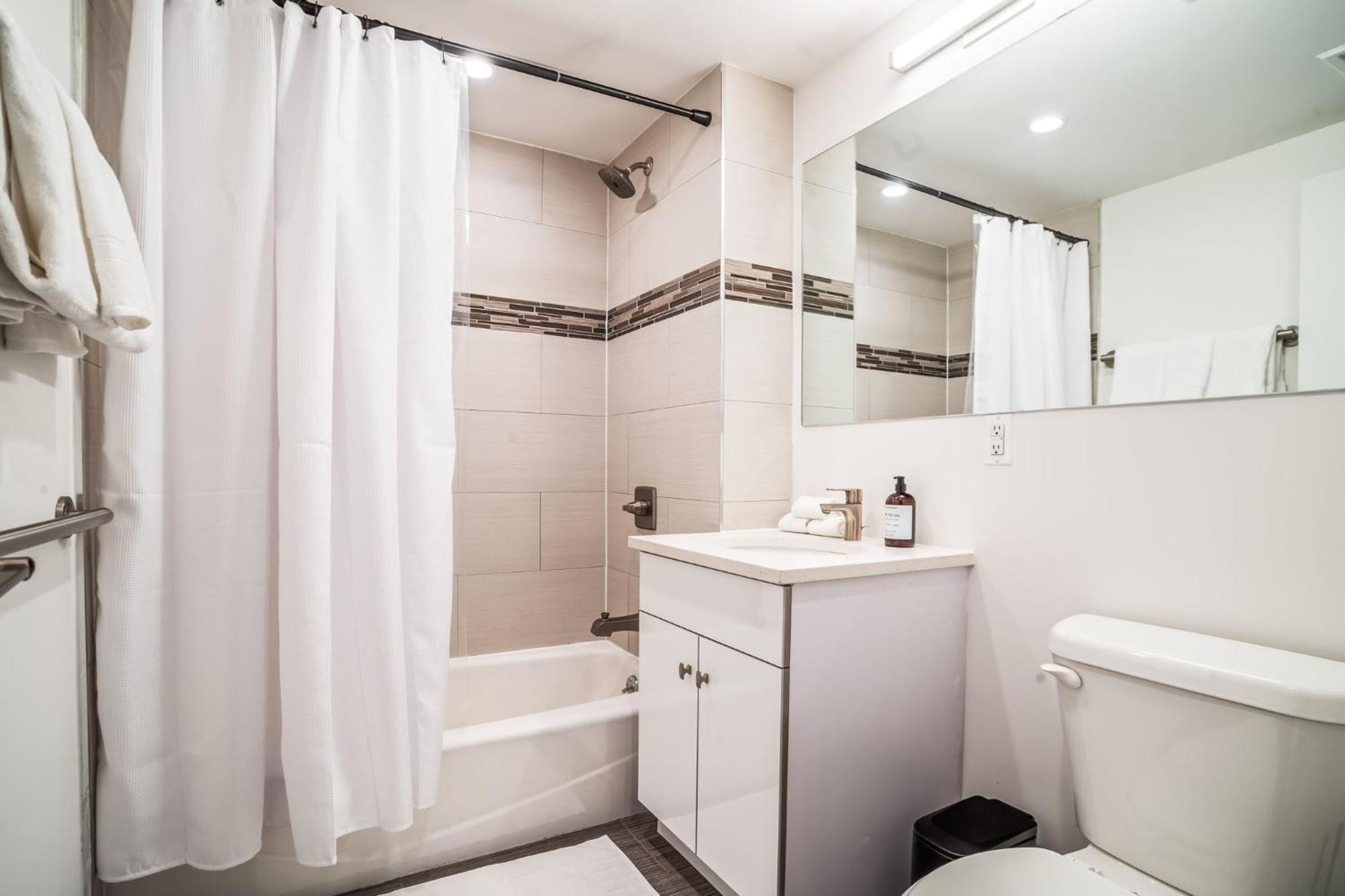 Modern 2-Br With Southern Views New York Bagian luar foto